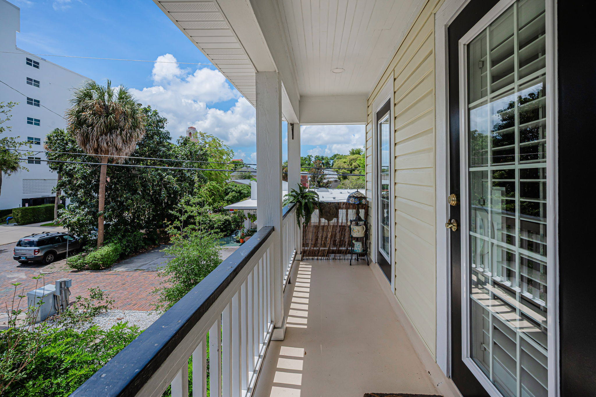 Apartment Balcony4