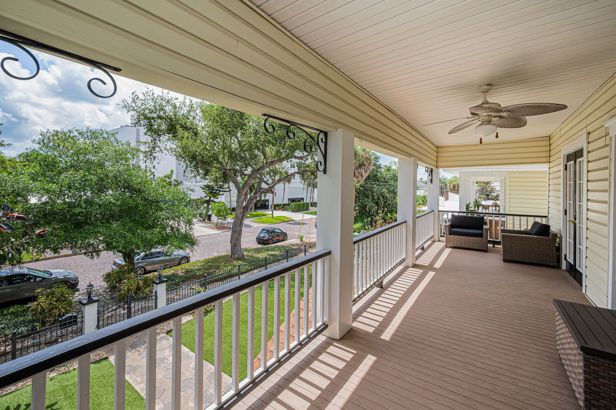 Upper Level Balcony2