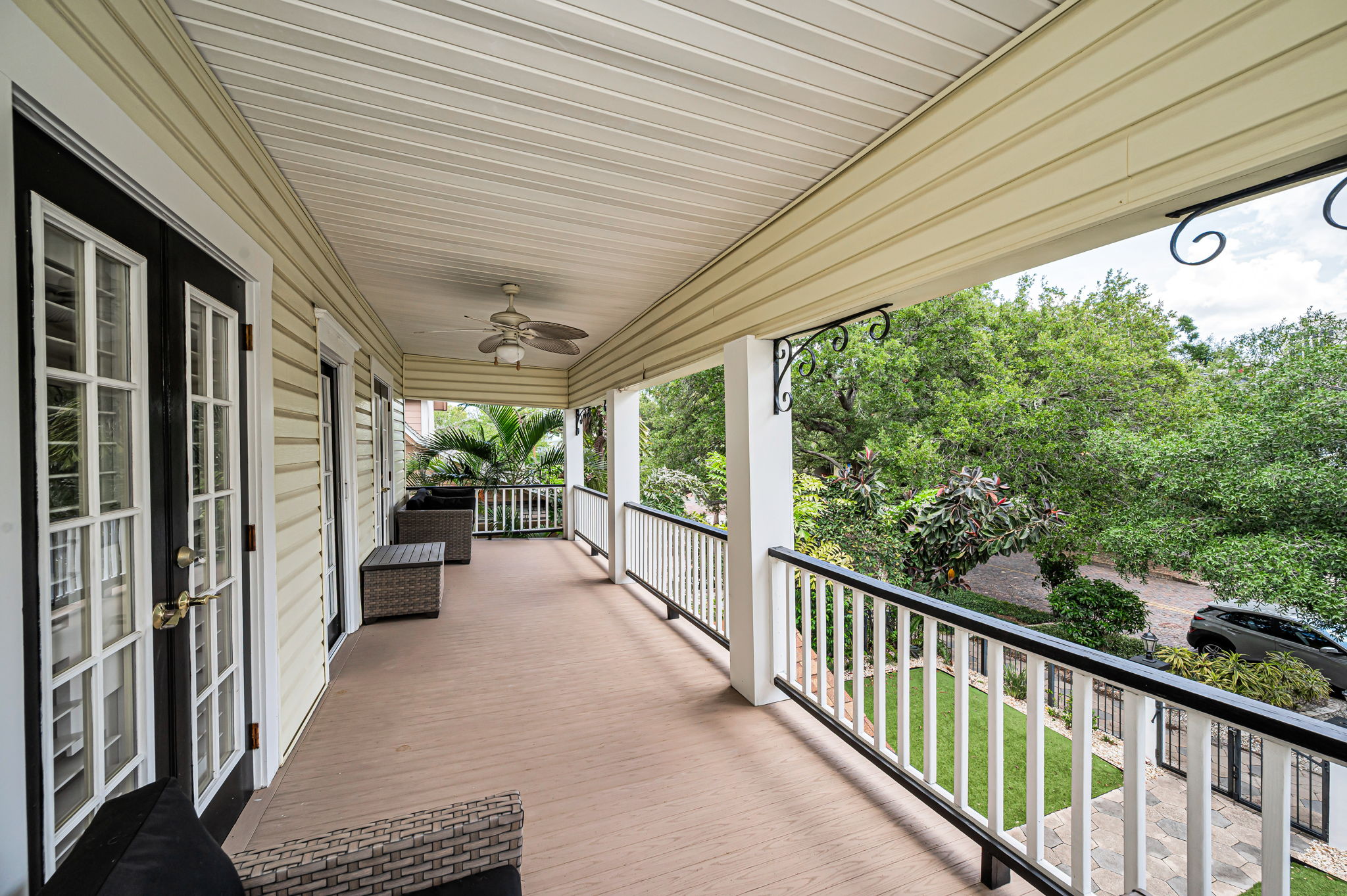 Upper Level Balcony4