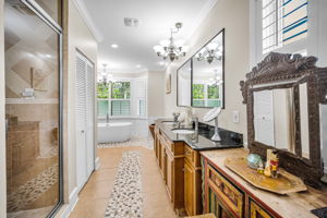 Upper Level Primary Bathroom1e