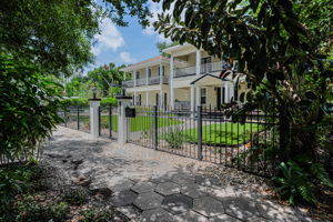 Front Exterior7