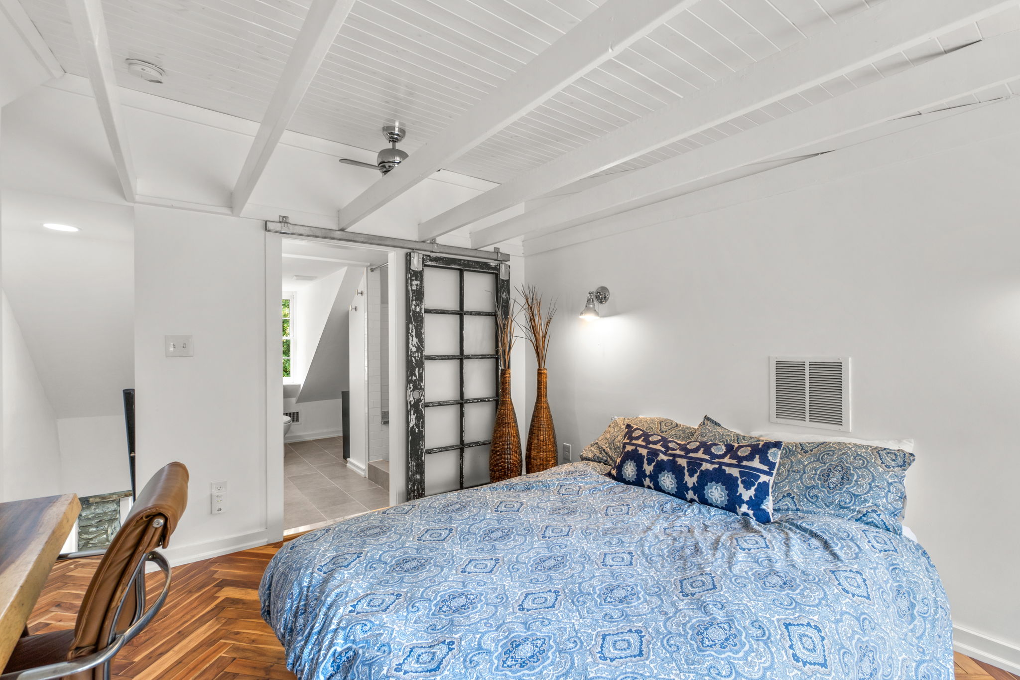 28. Upper bedroom