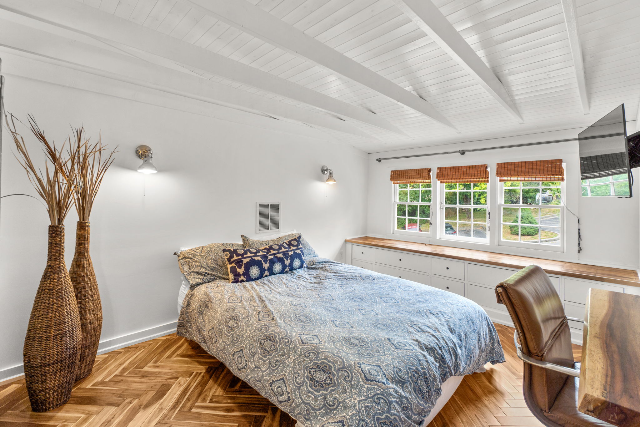 48. Upper bedroom