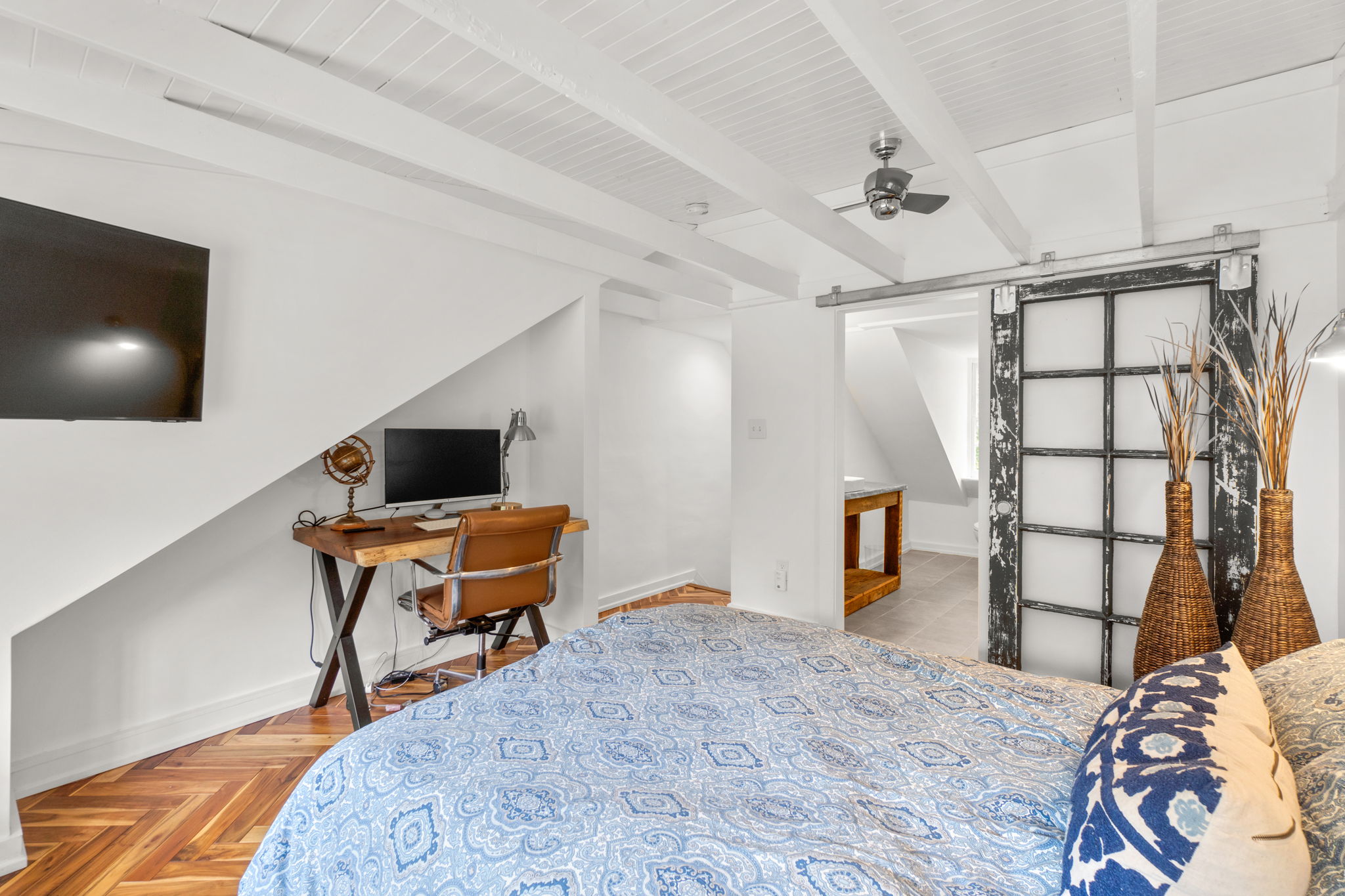 27. Upper bedroom
