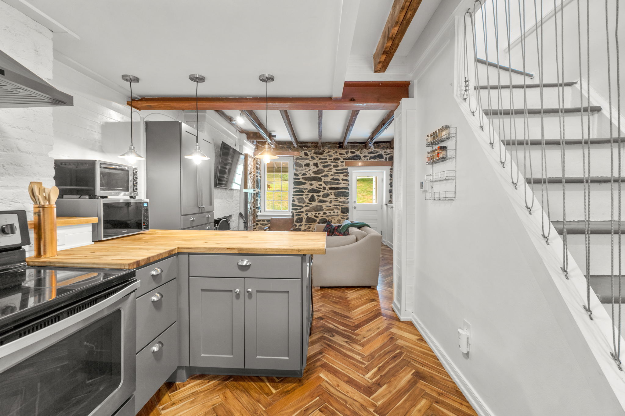 15. Eat-in kitchen