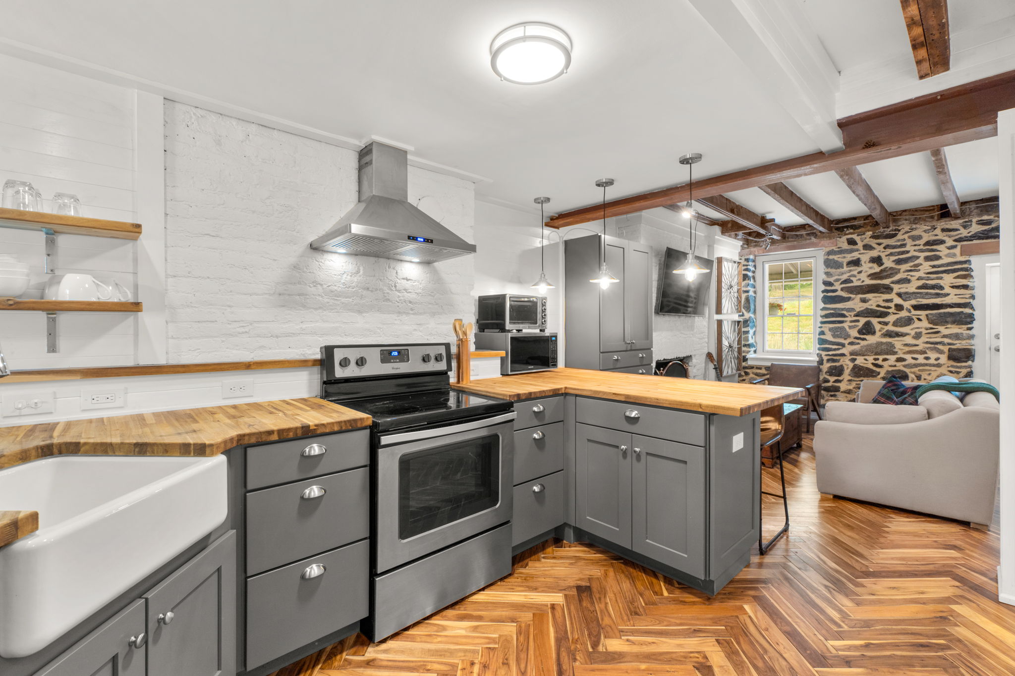 16. Eat-in kitchen