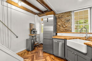 13. Eat-in kitchen