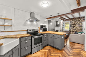 16. Eat-in kitchen