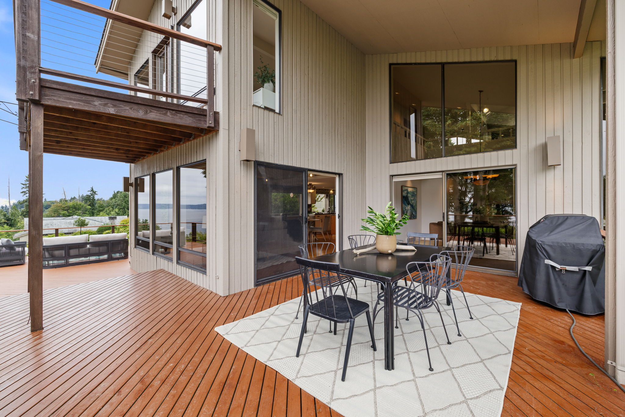 deck to dining & family rm