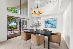 dining room w views