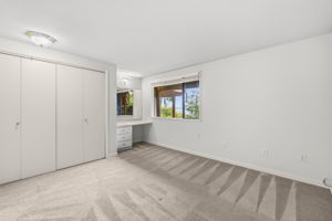 bedroom 3 w built in desk