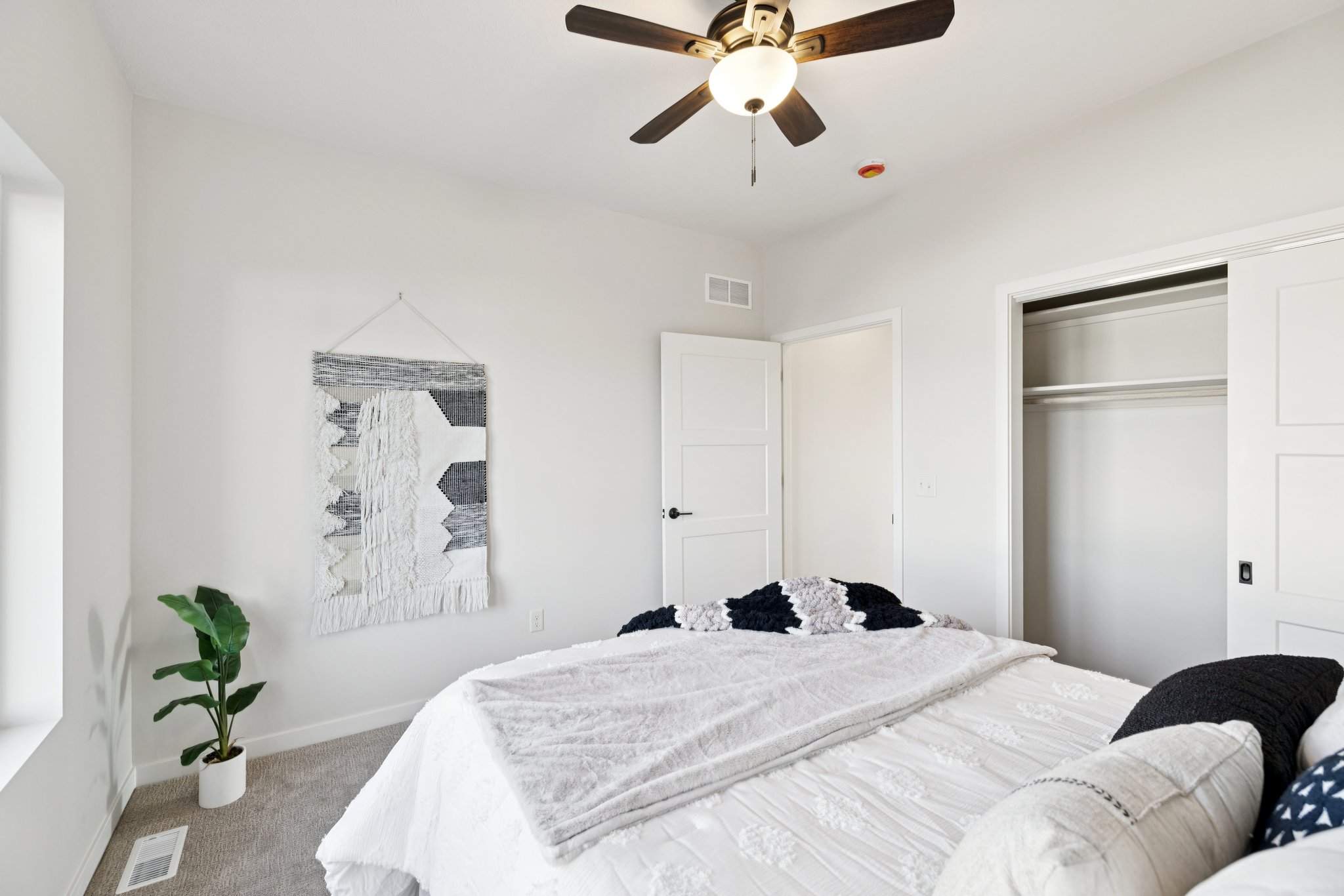 7857 - 7320 Augustine Ave_037.jpg