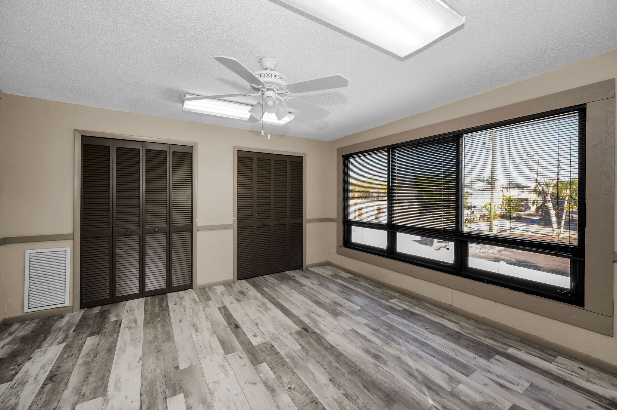 Upper Level Office2a