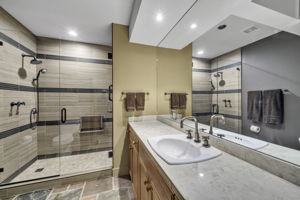 INT MAIN LEVEL GUEST BATH