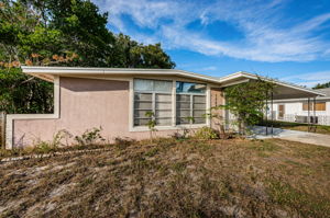 Front Exterior3-2