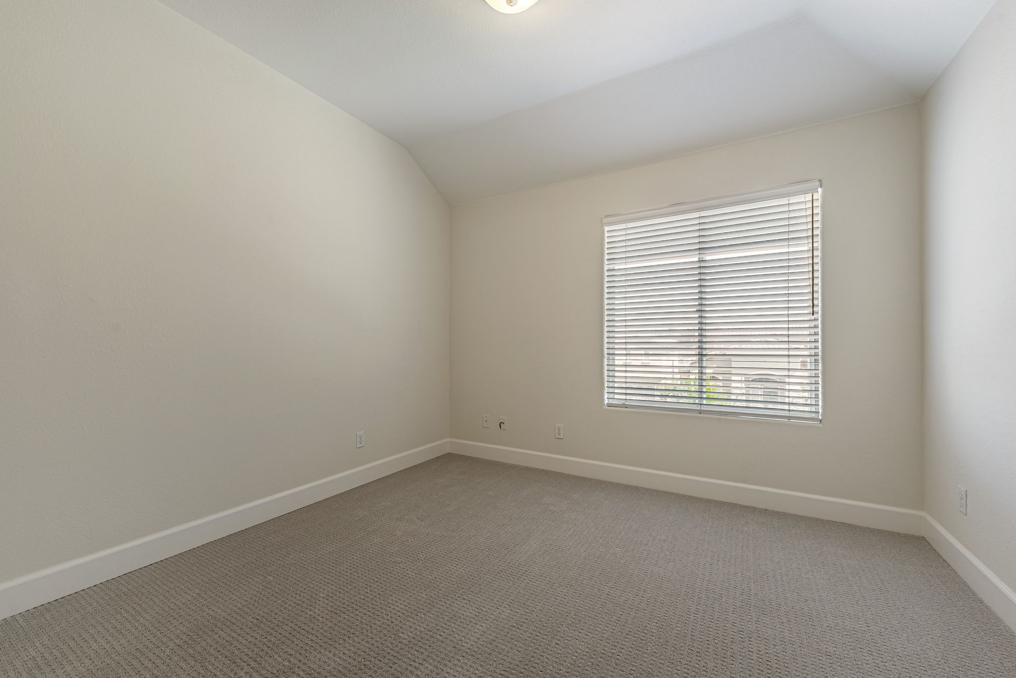 035_7330 Alexis Manor Pl