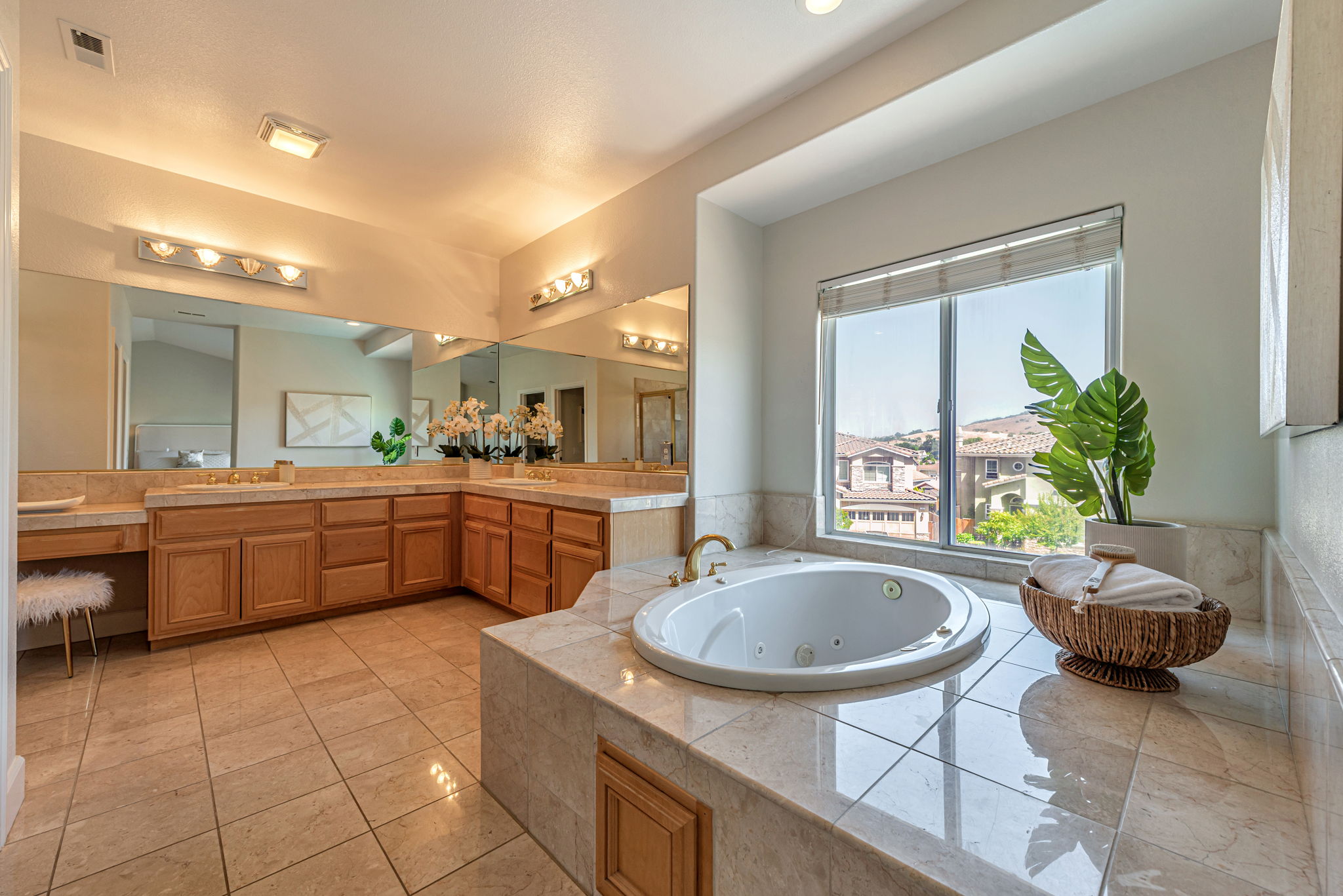 048_7330 Alexis Manor Pl