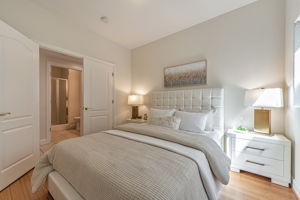 044_7330 Alexis Manor Pl