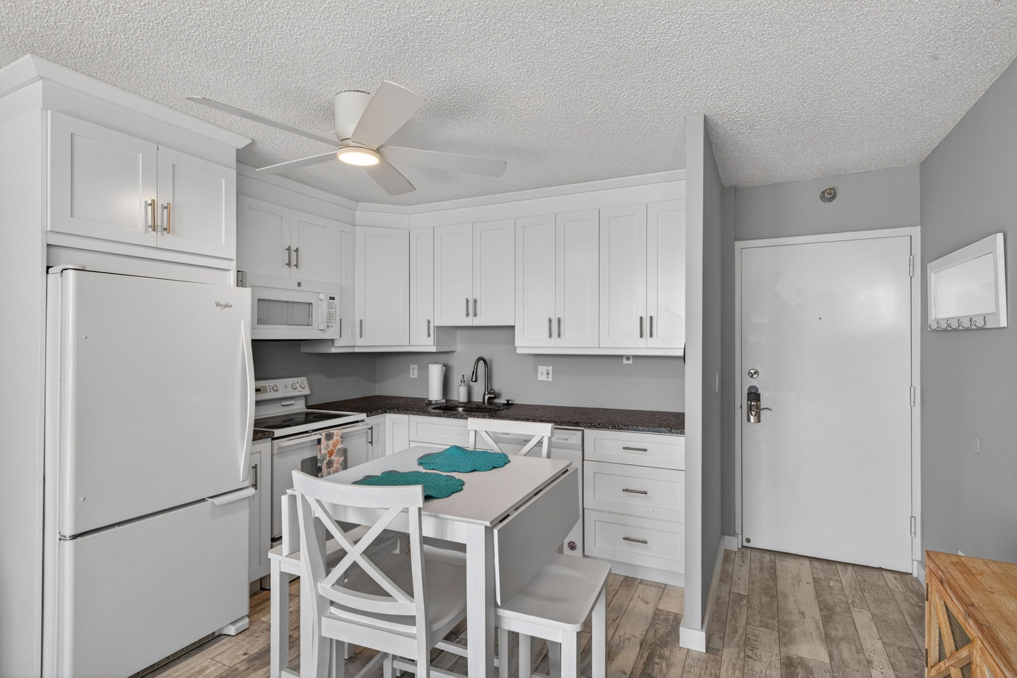 Kitchen 1 of 3
