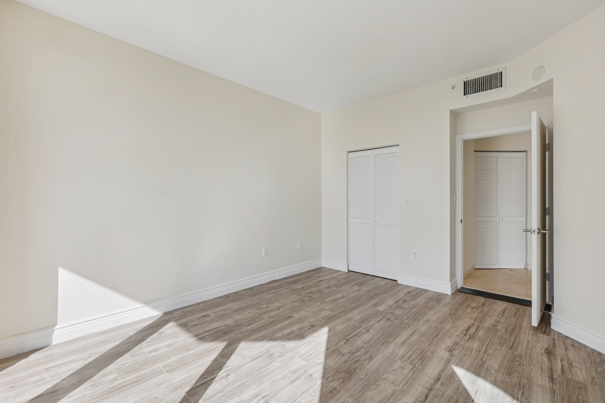 Ocean Terrace LPH-C-S2510-030.jpg