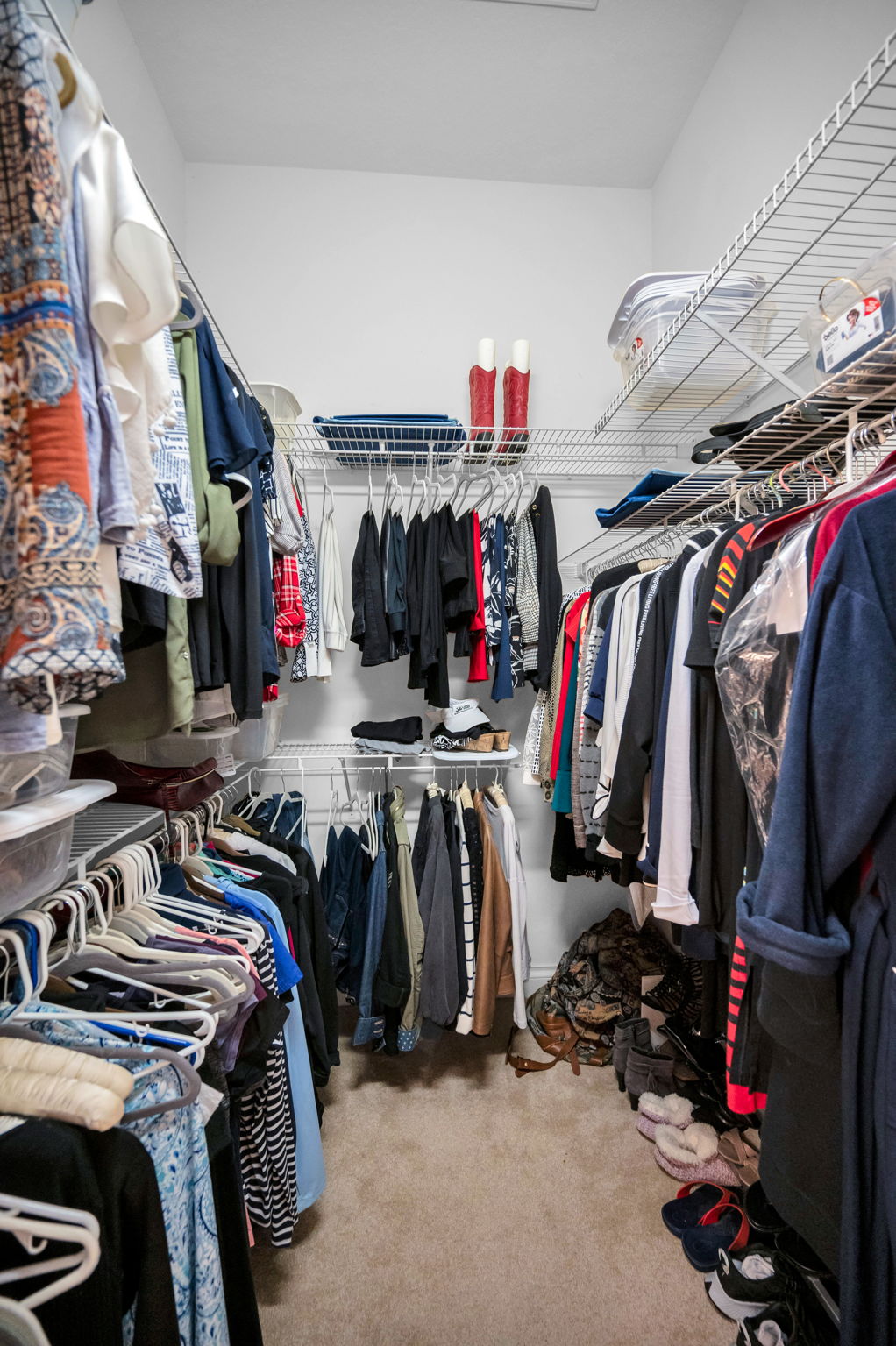 Master Bedroom Walk-in Closet1