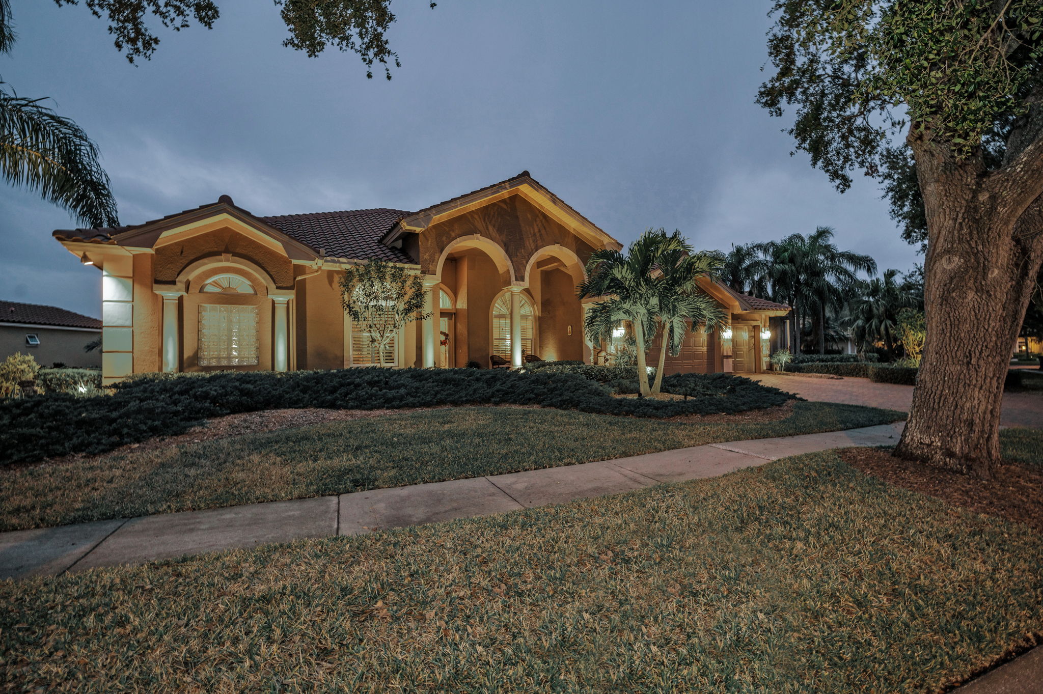 Front Exterior21