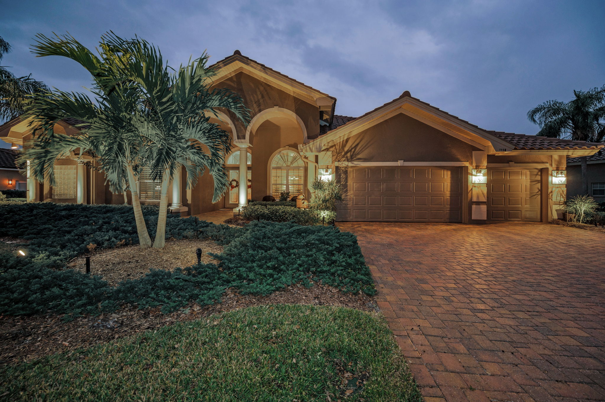Front Exterior23