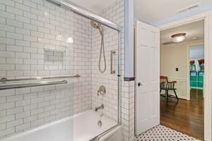 Shared Hallway Bath - Upper