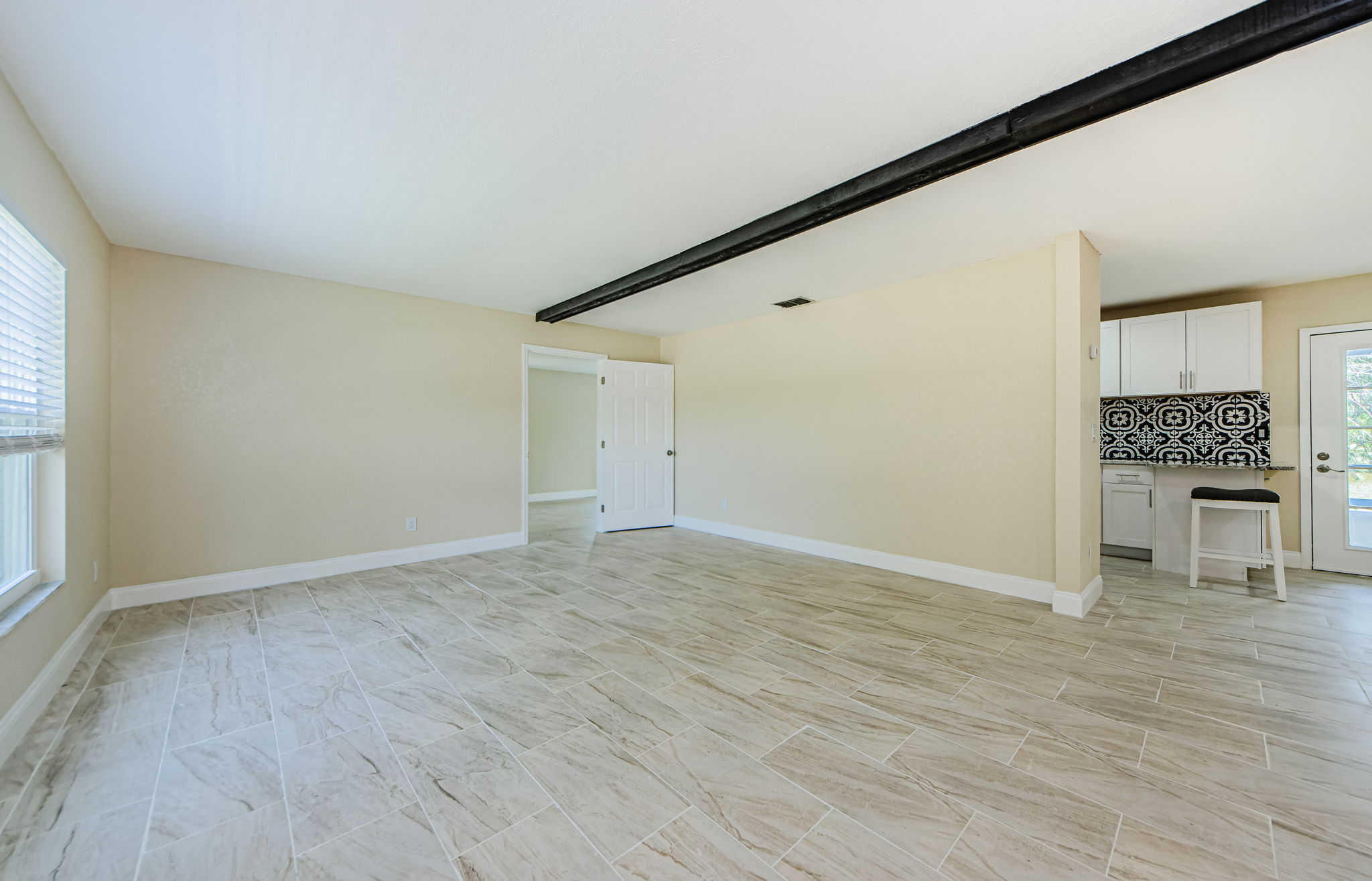 Living Room 3-2