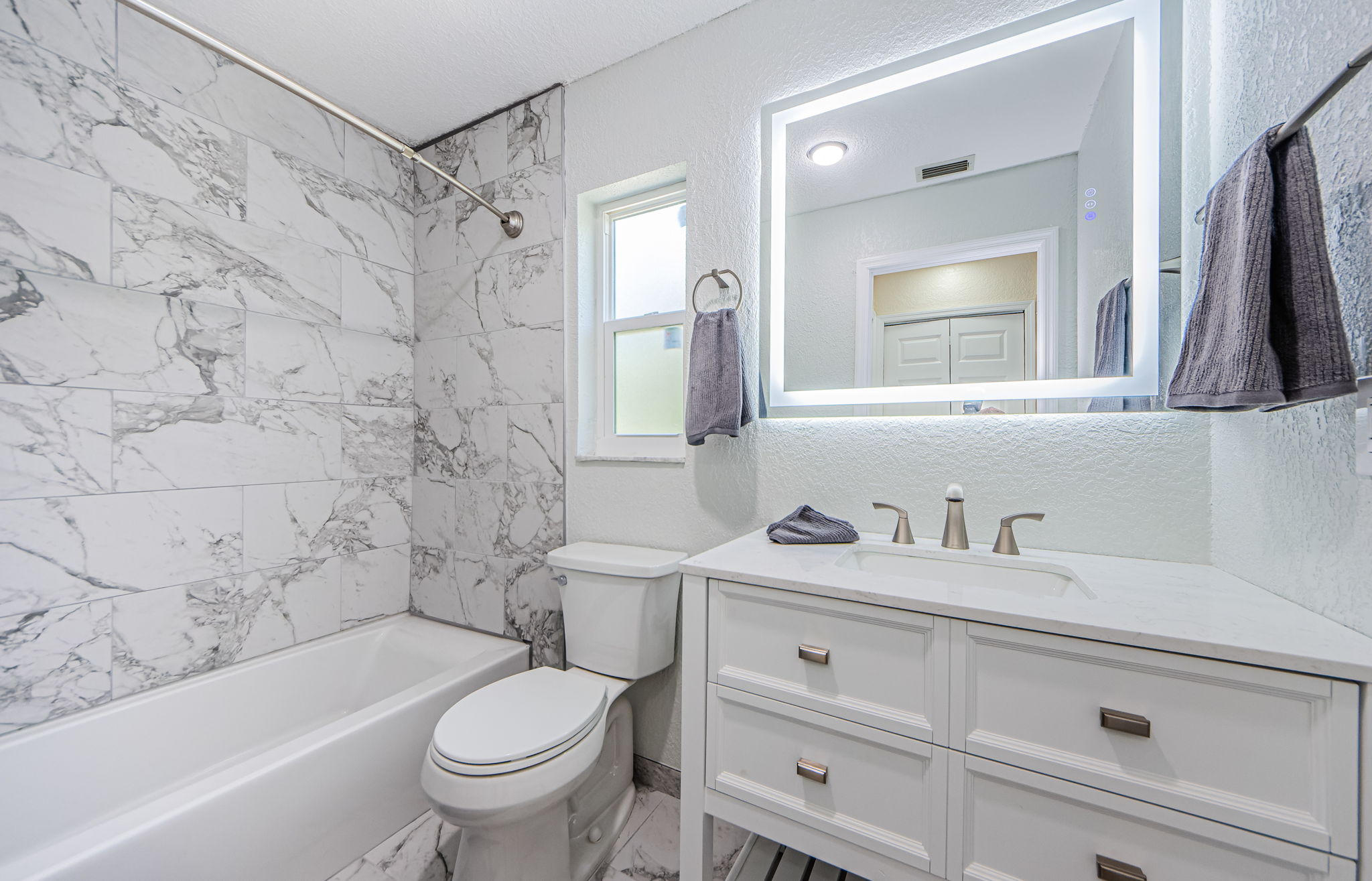 Master Bathroom 1a-2
