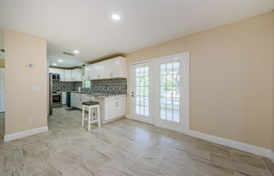 Kitchen Eat-In 2-2