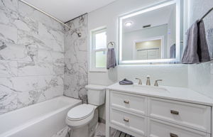 Master Bathroom 1a-2
