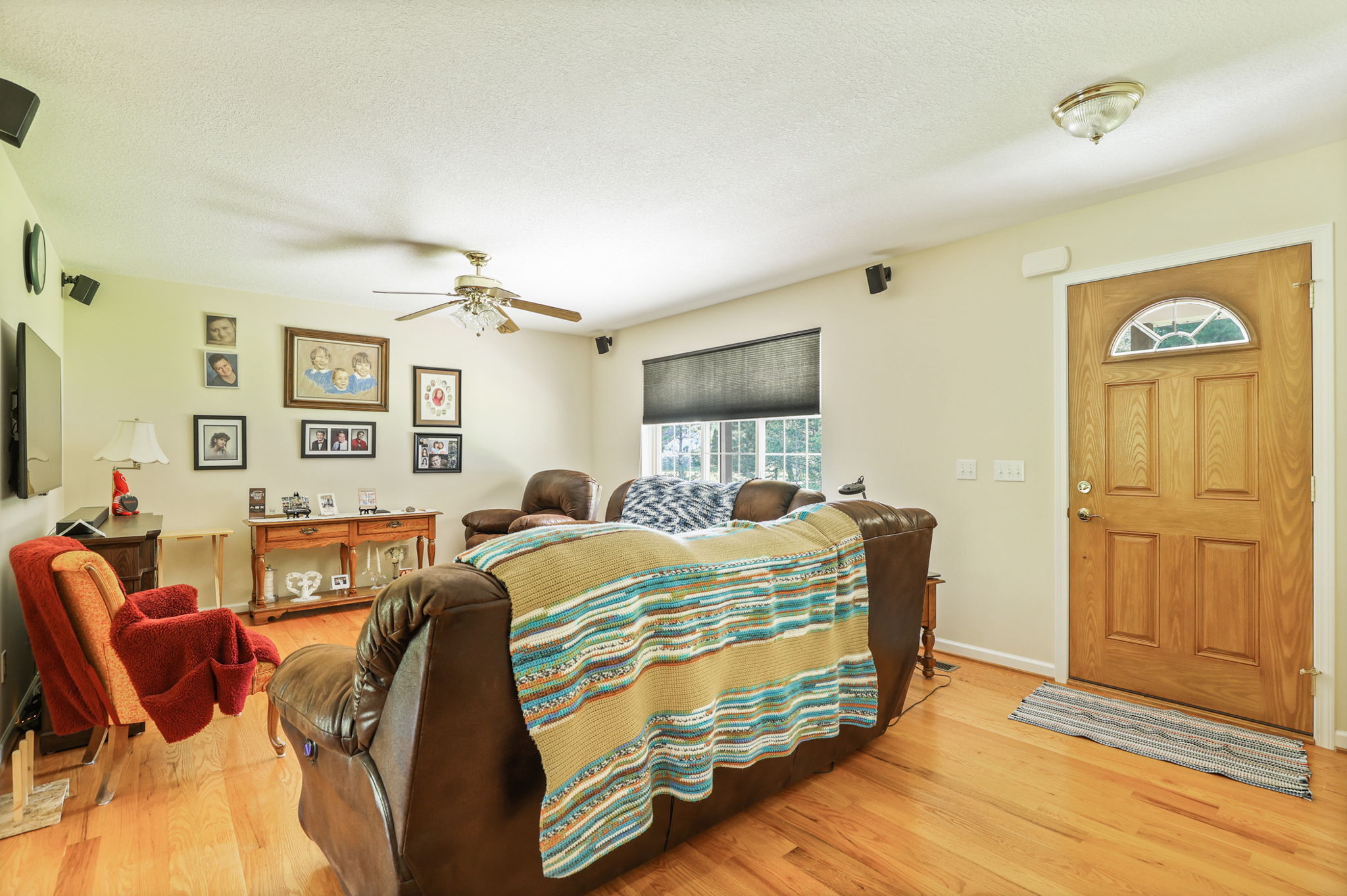  Photo 8