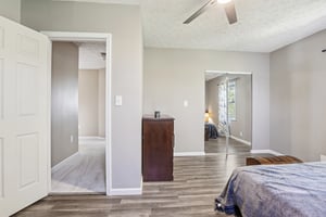 E 650-S1109-042.jpg
