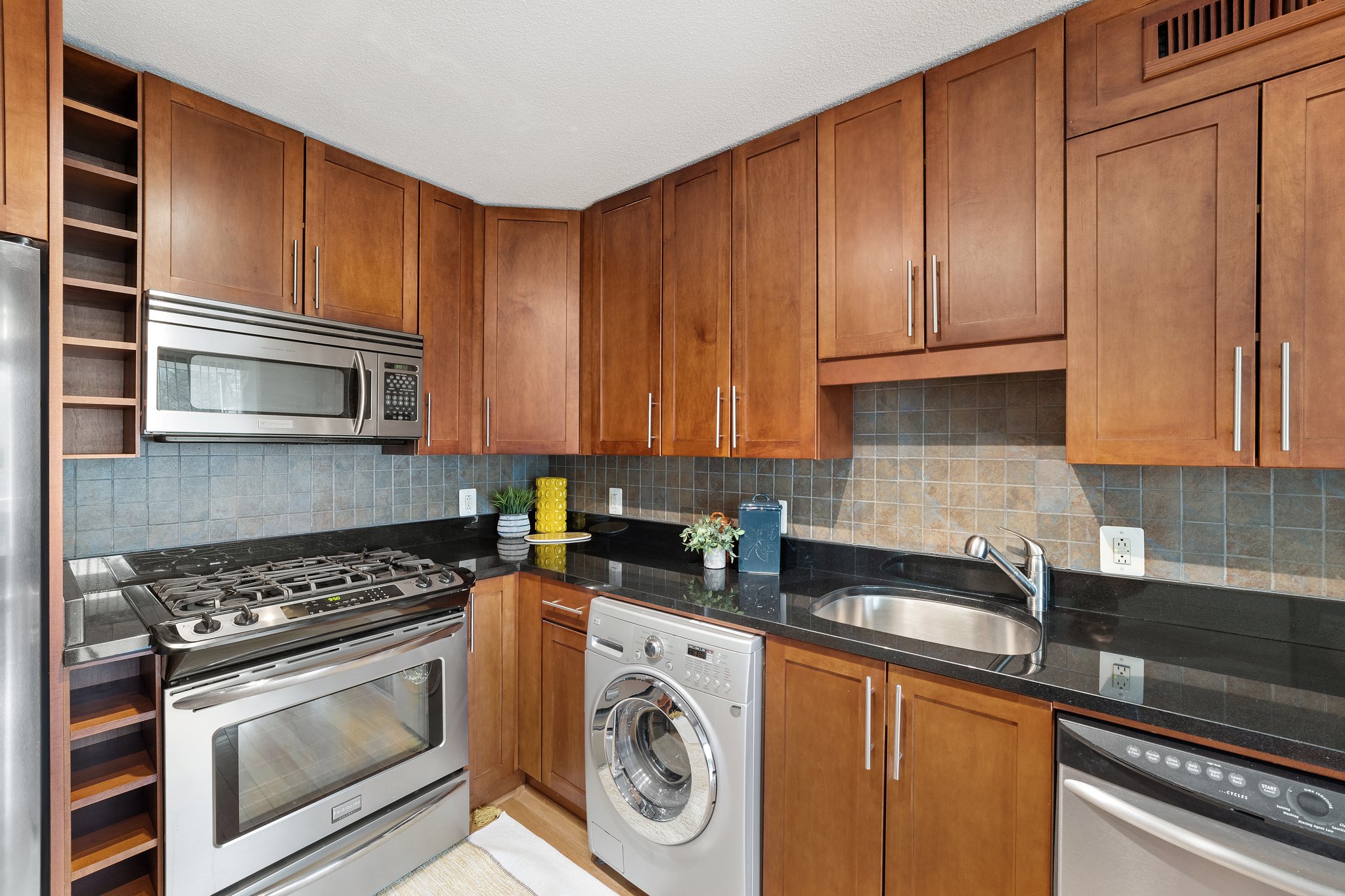 7333 New Hampshire Ave, Takoma Park, MD 20912, USA Photo 23