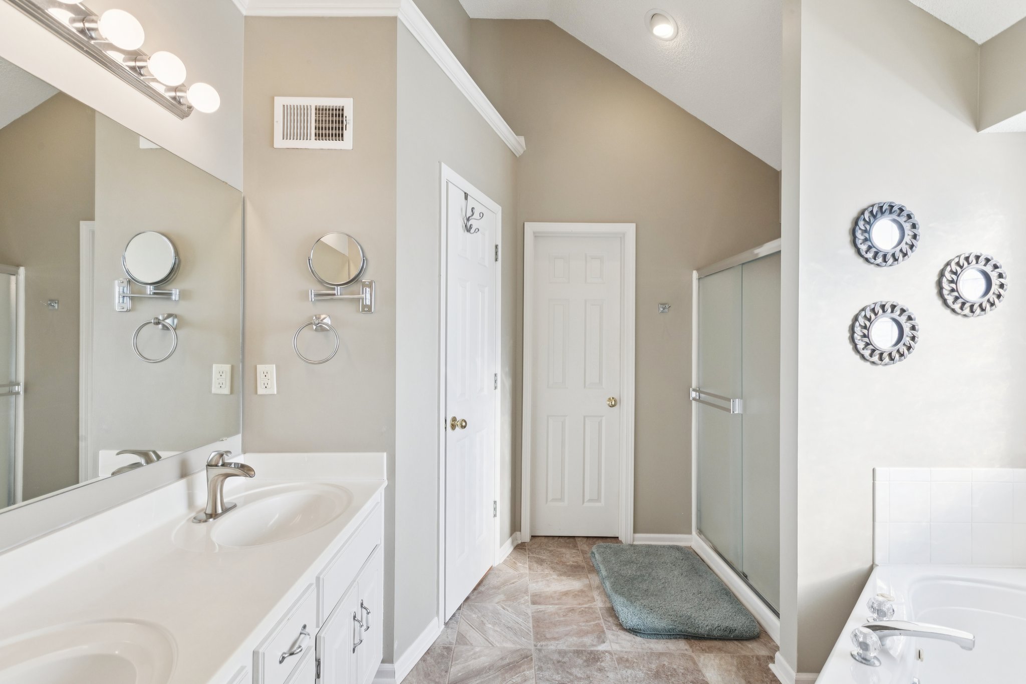 7452 - 7336 N Wallace Ave_020.jpg