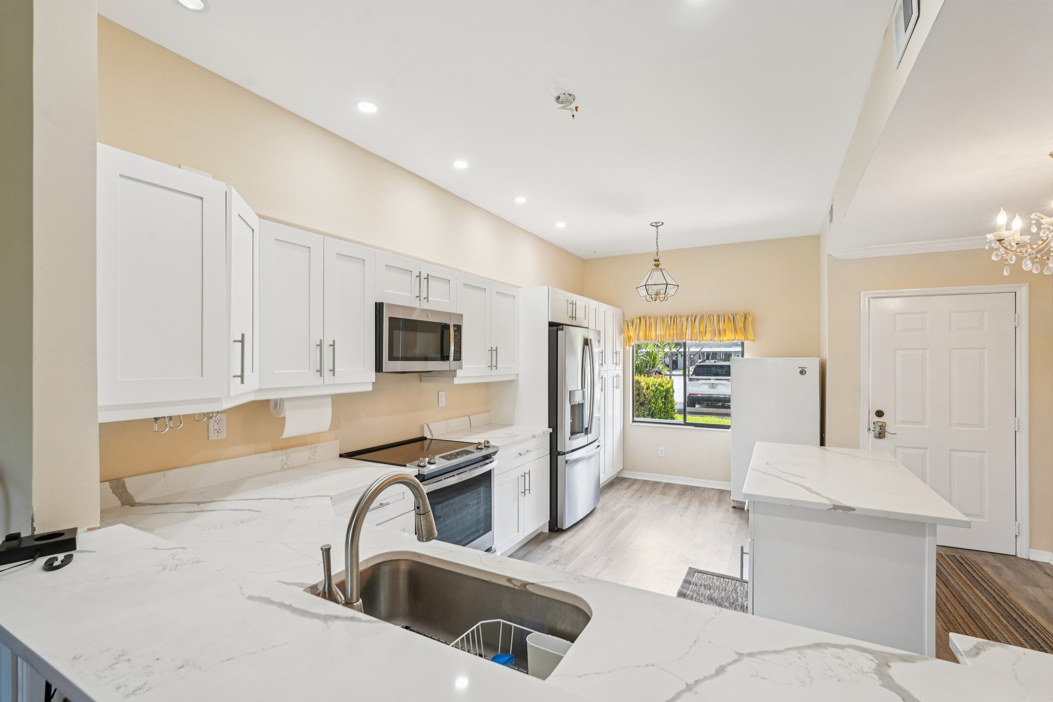 Coventry Ct 809-S1804-015.jpg