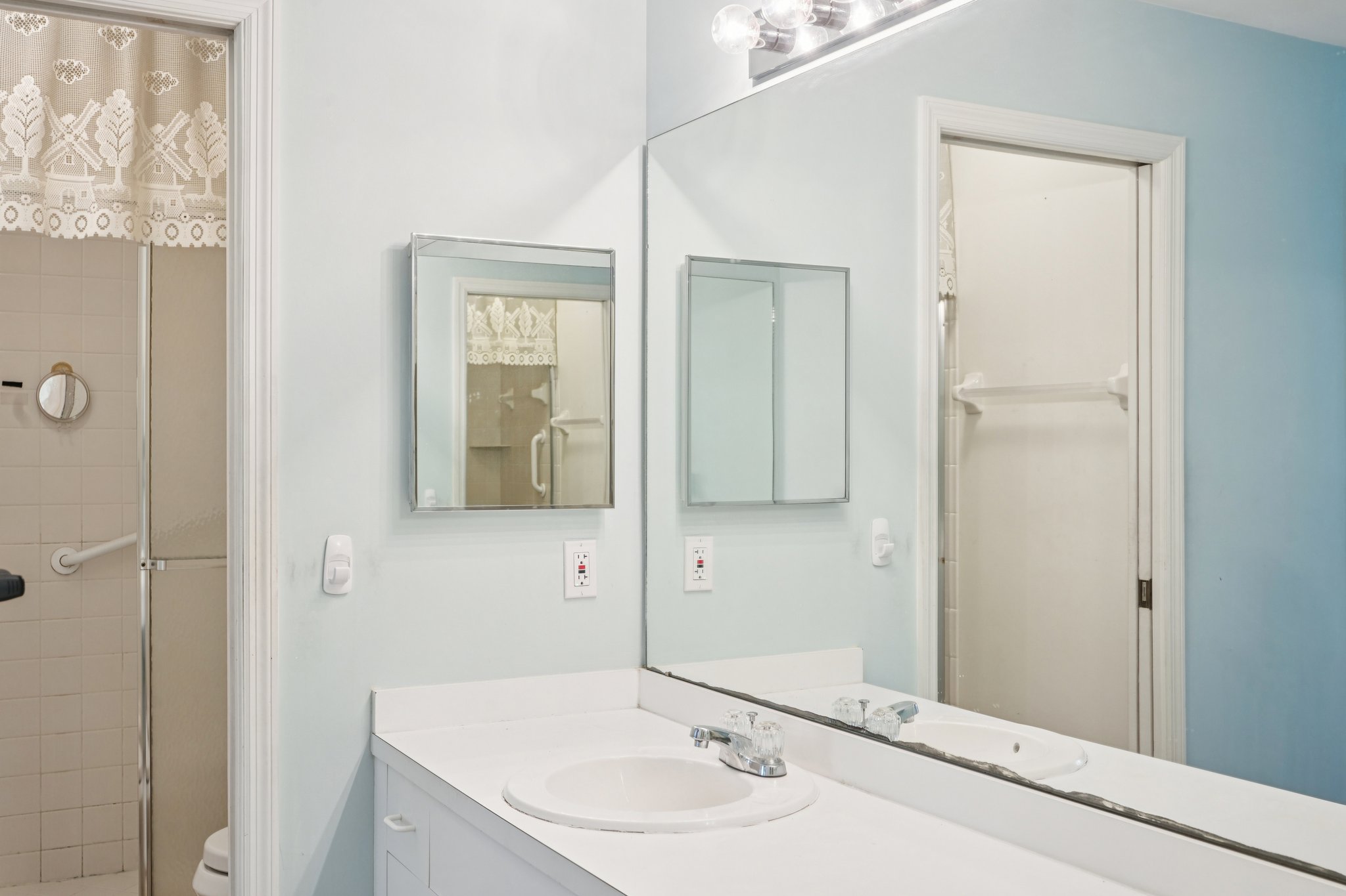 Coventry Ct 809-S1804-019.jpg