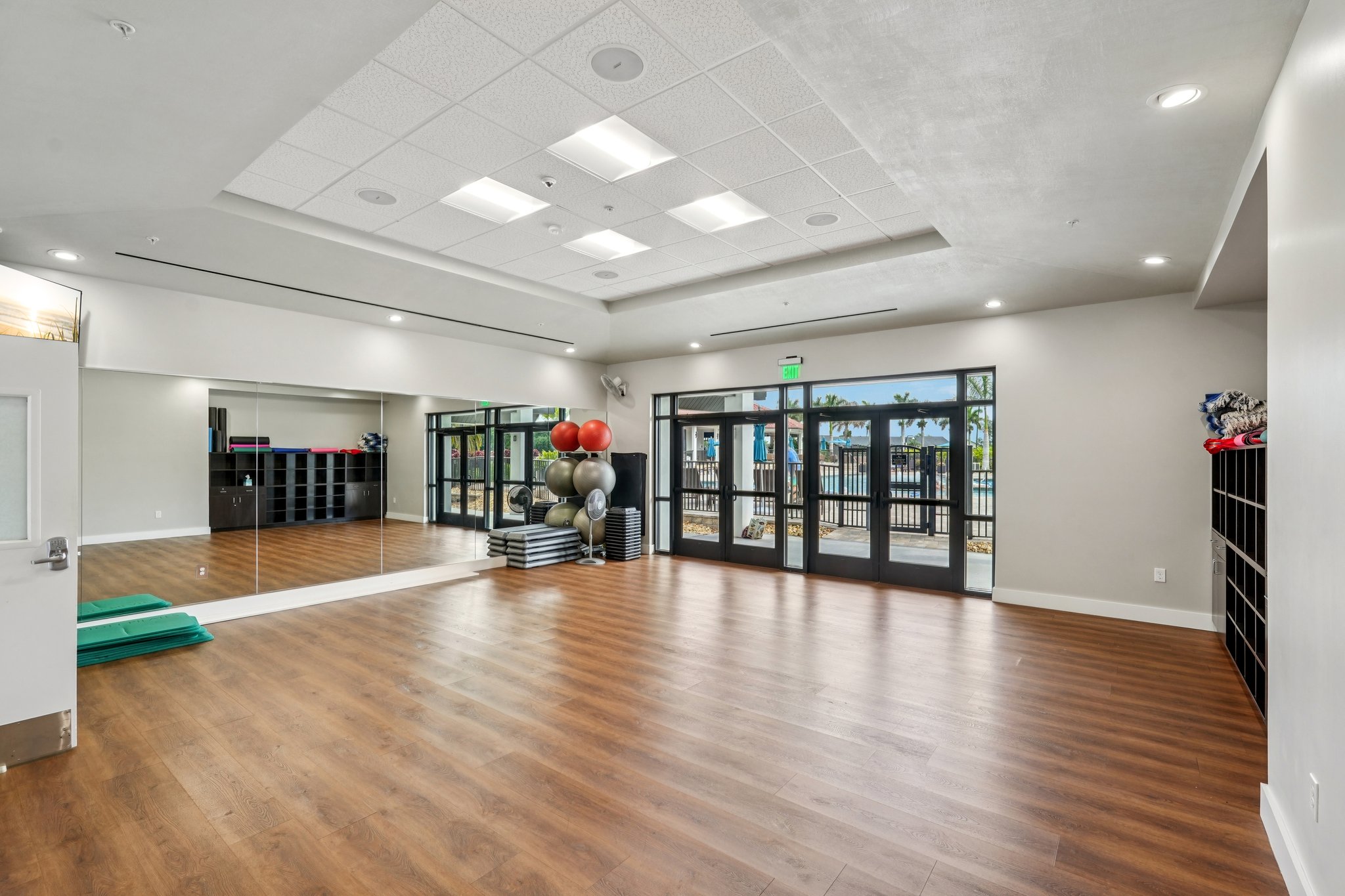 Coventry Ct 809-1804-912.jpg