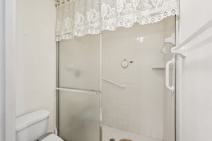 Coventry Ct 809-S1804-018.jpg