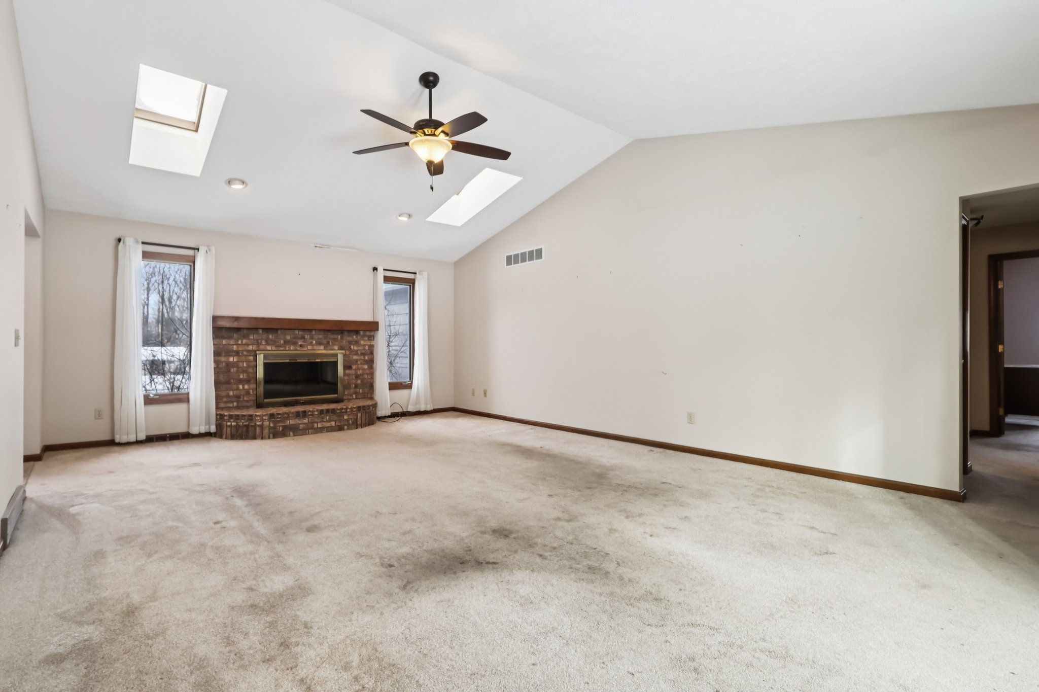 Raccoon Hill Dr-S2401-007.jpg