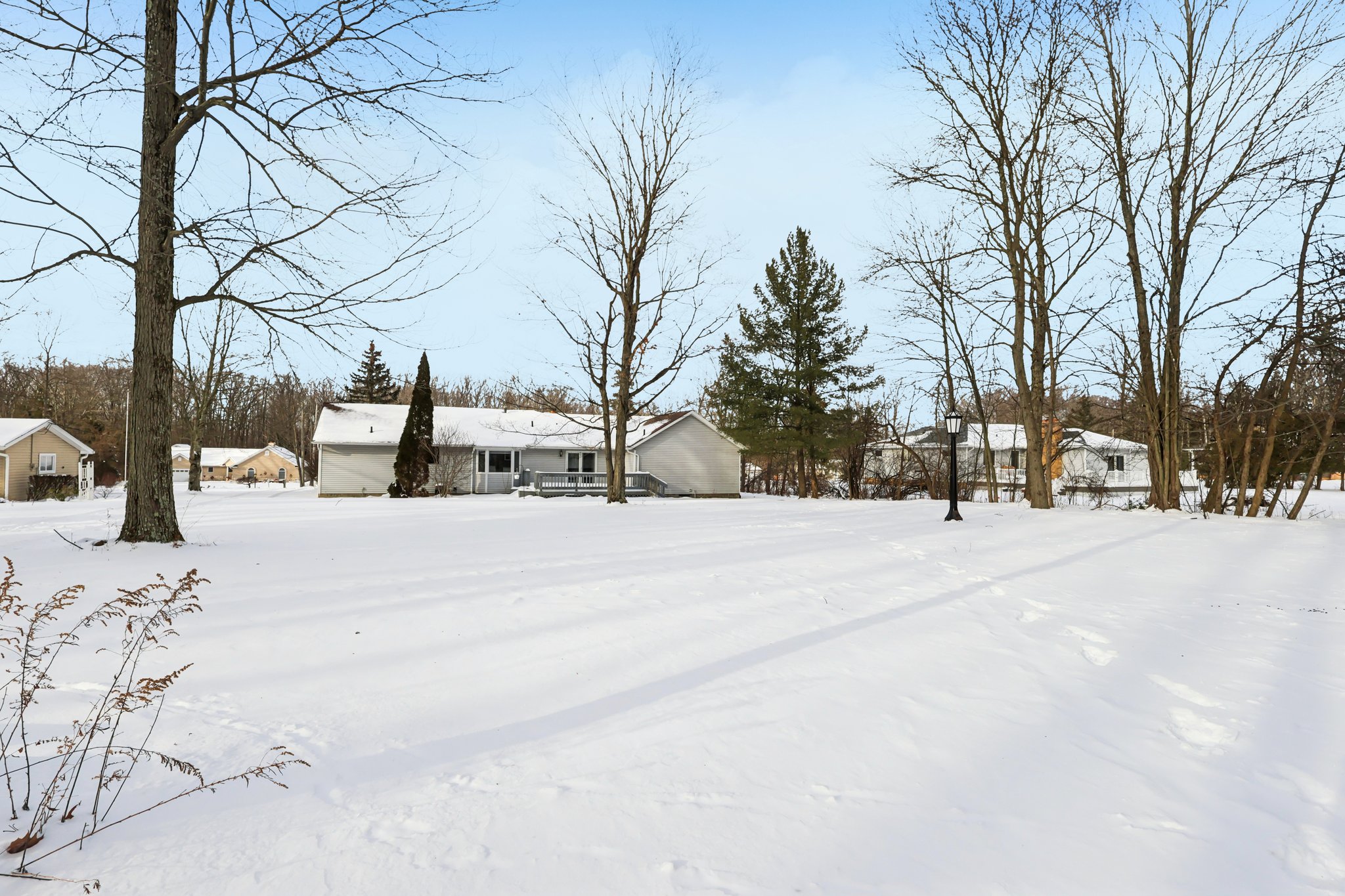Raccoon Hill Dr-S2401-034.jpg