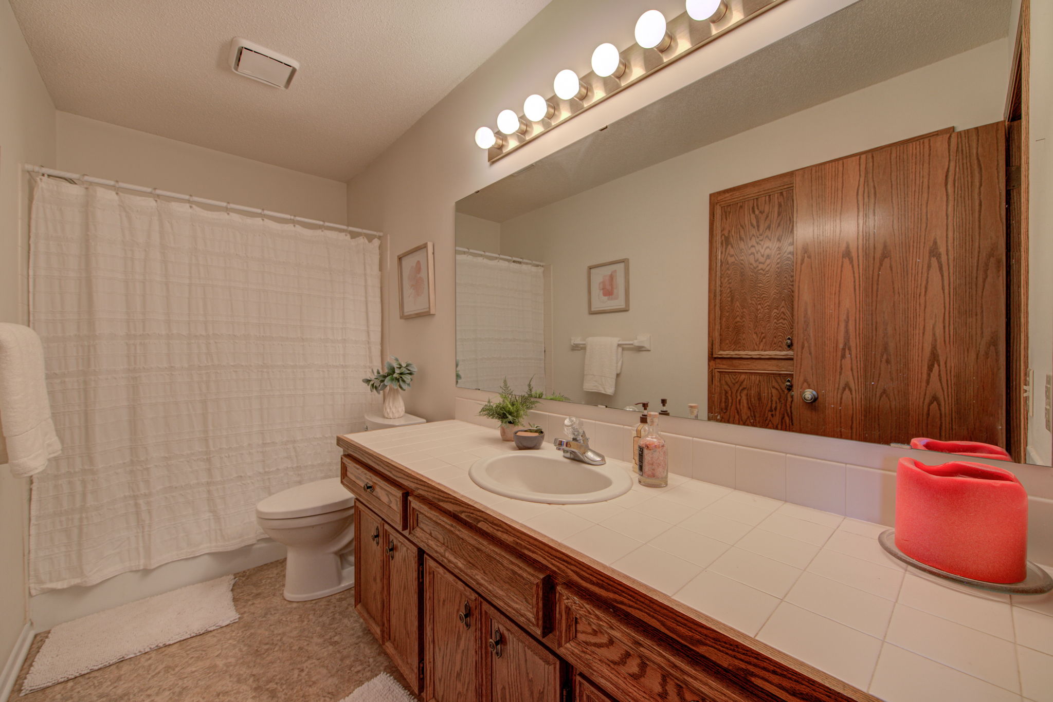 20 Bathroom Upstairs
