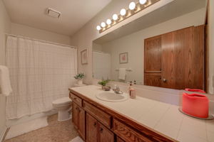 20 Bathroom Upstairs