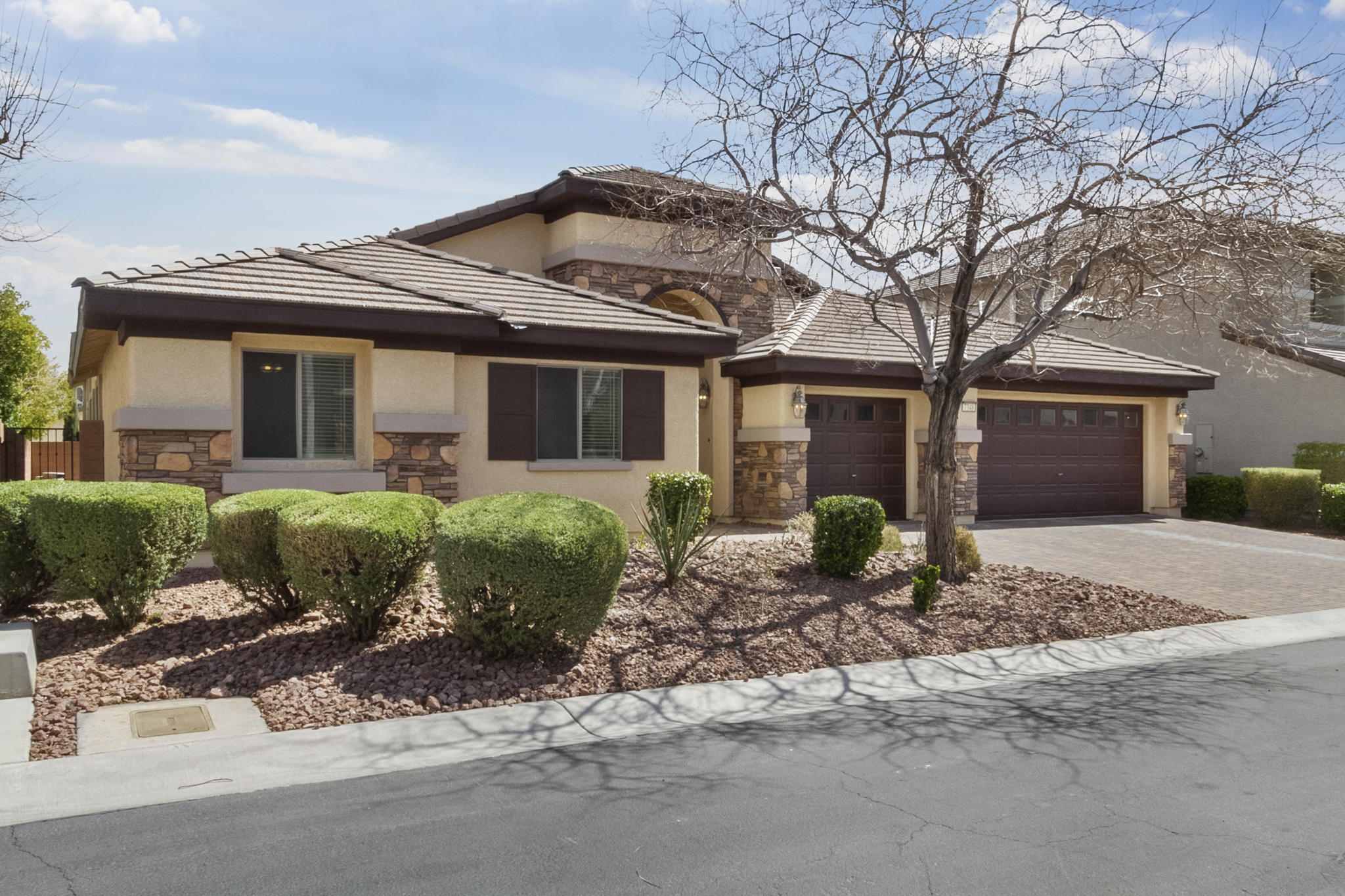 7348 Puckershire St, Las Vegas, NV 89166, USA Photo 2