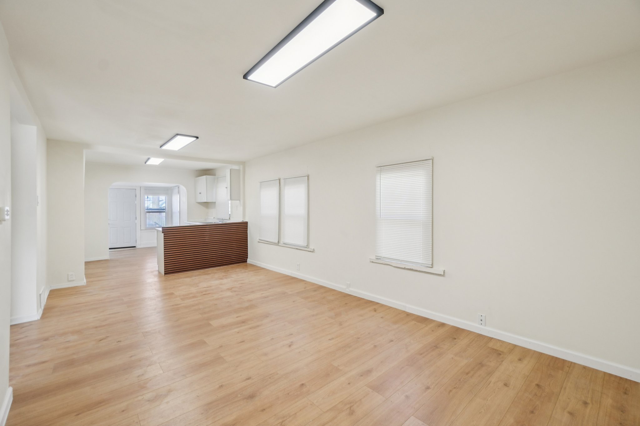 Globe St-S0502-005.jpg