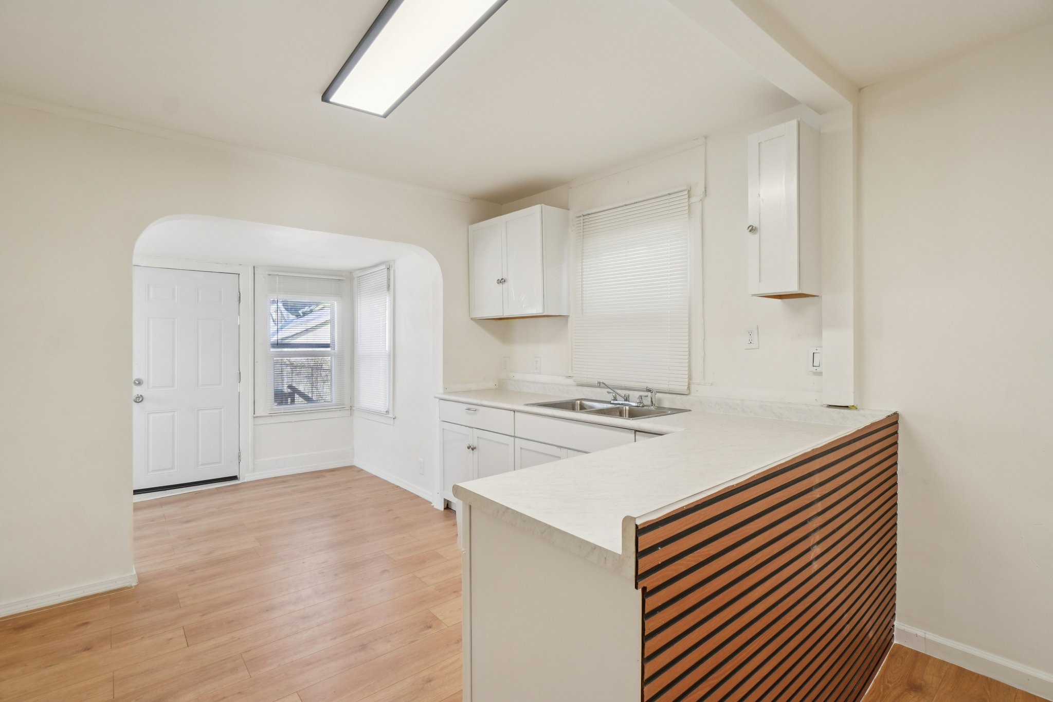 Globe St-S0502-008.jpg