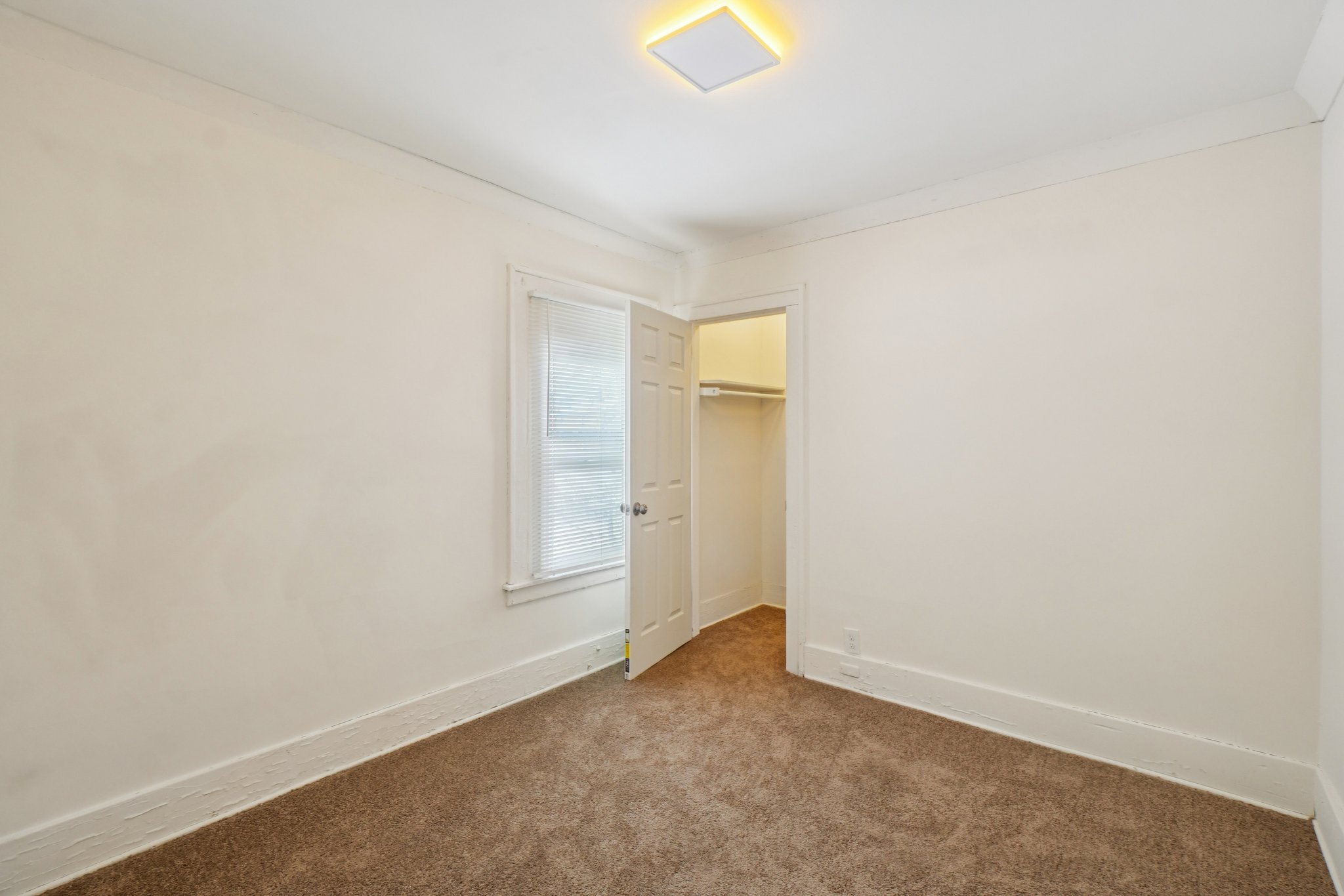 Globe St-S0502-014.jpg