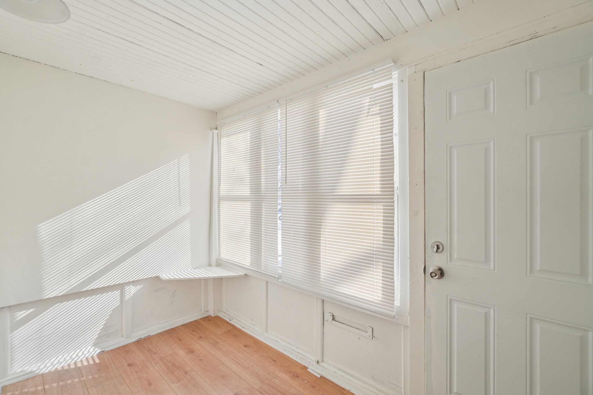 Globe St-S0502-019.jpg