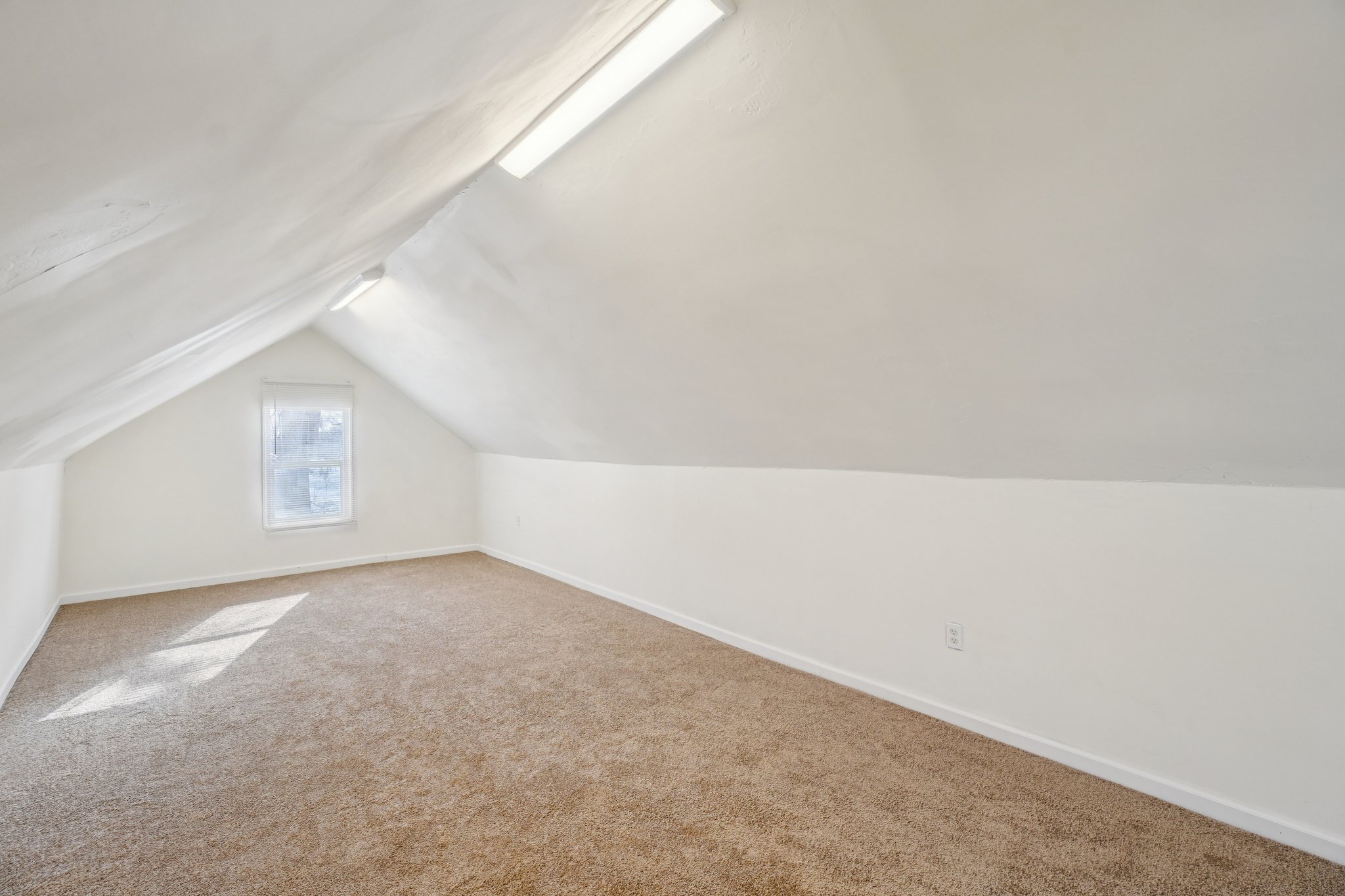 Globe St-S0502-020.jpg